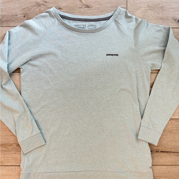 Patagonia Light Green Long Sleeve Tee Size Medium. Hiking Cabincore - Picture 3 of 7